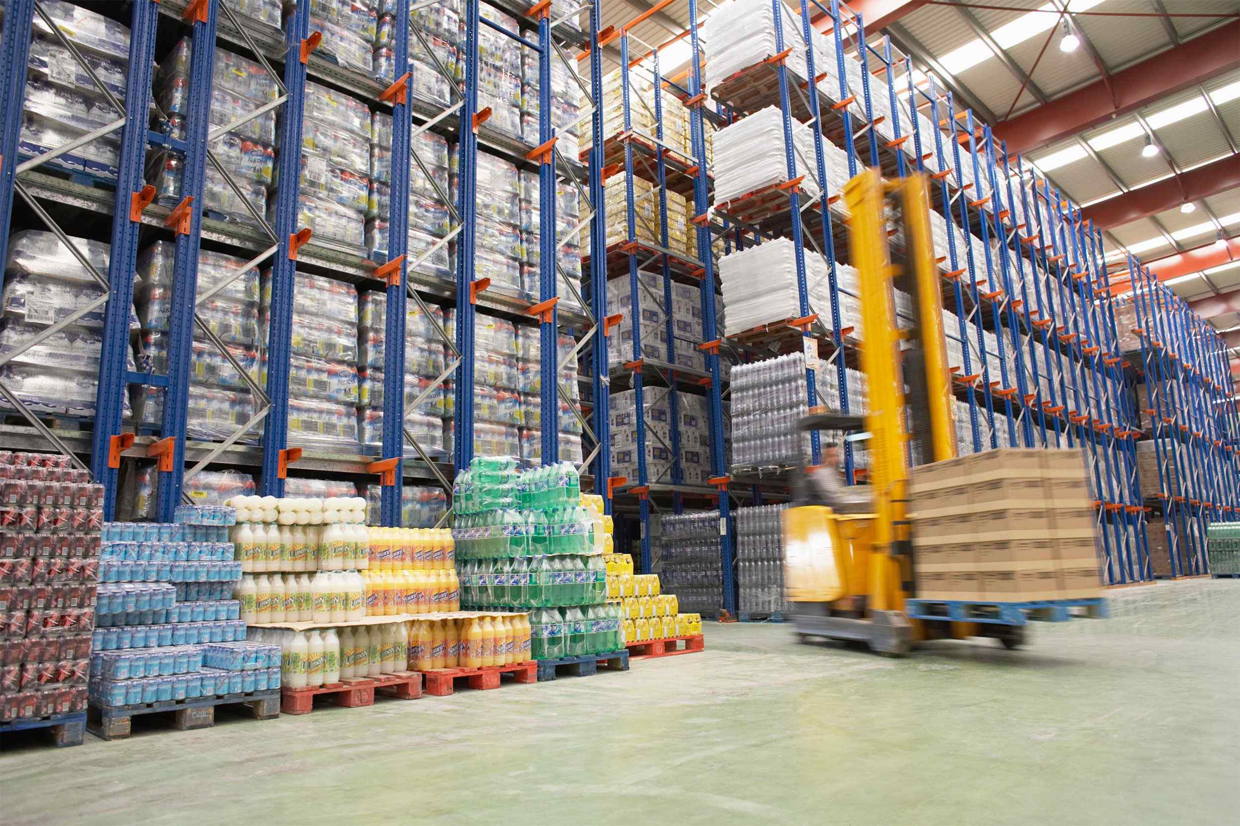 http://goldhubcargo.com/wp-content/uploads/2015/09/Warehouse-and-lifter.jpg