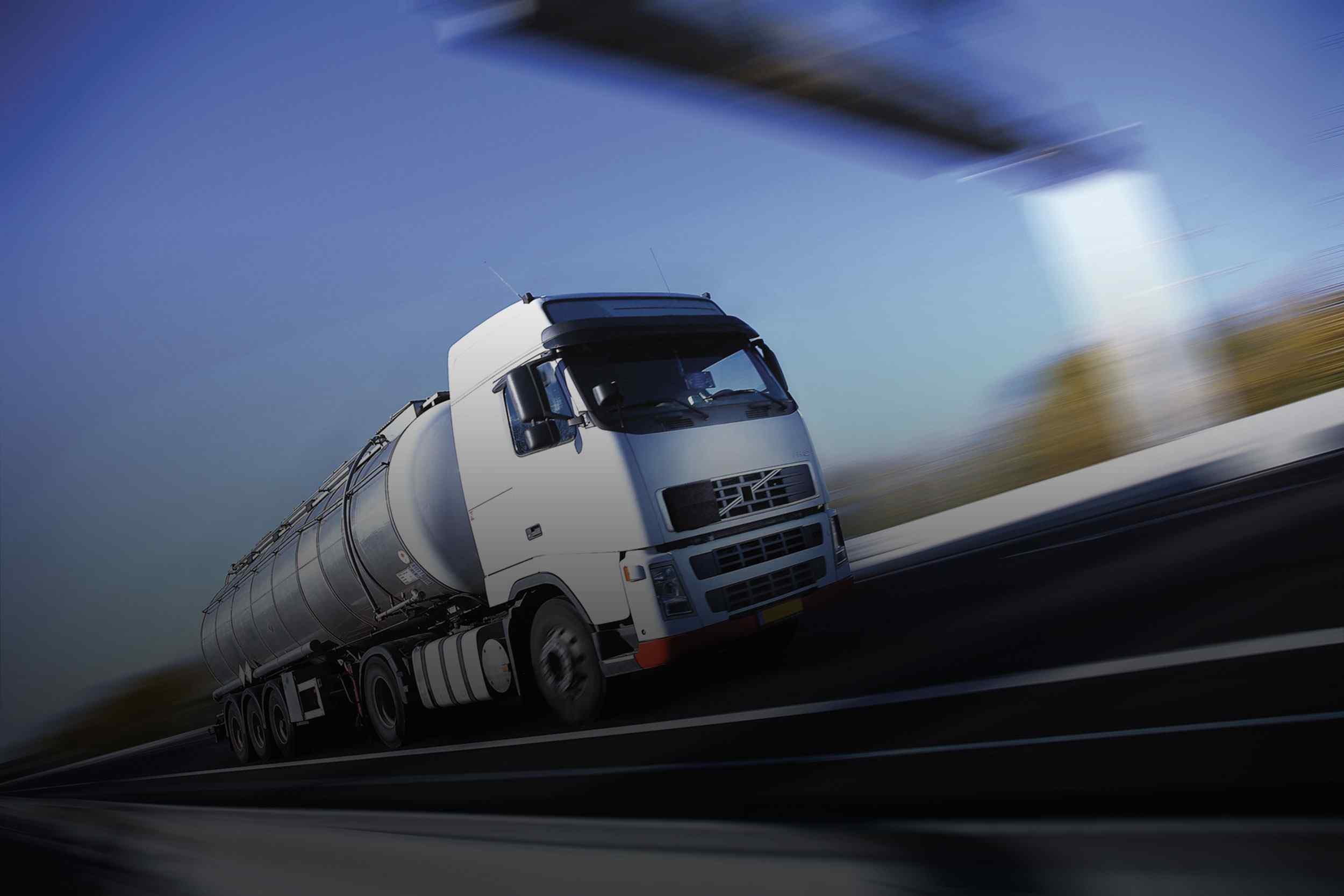 http://goldhubcargo.com/wp-content/uploads/2015/09/White-Truck-single.jpg